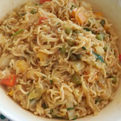 A picture of Maggi loaded with veggies.