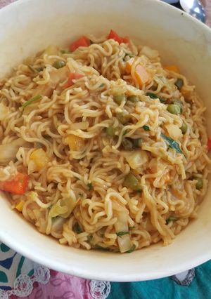 A picture of Maggi loaded with veggies.