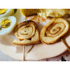 A picture of Toasted bread lollipop.