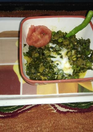 A picture of Methi mutter malai.