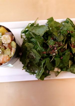 Une photo de Tartare d'avocats, crevettes et mangue