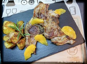 Foto di Costolette di agnello all'arancia con patate in padella
