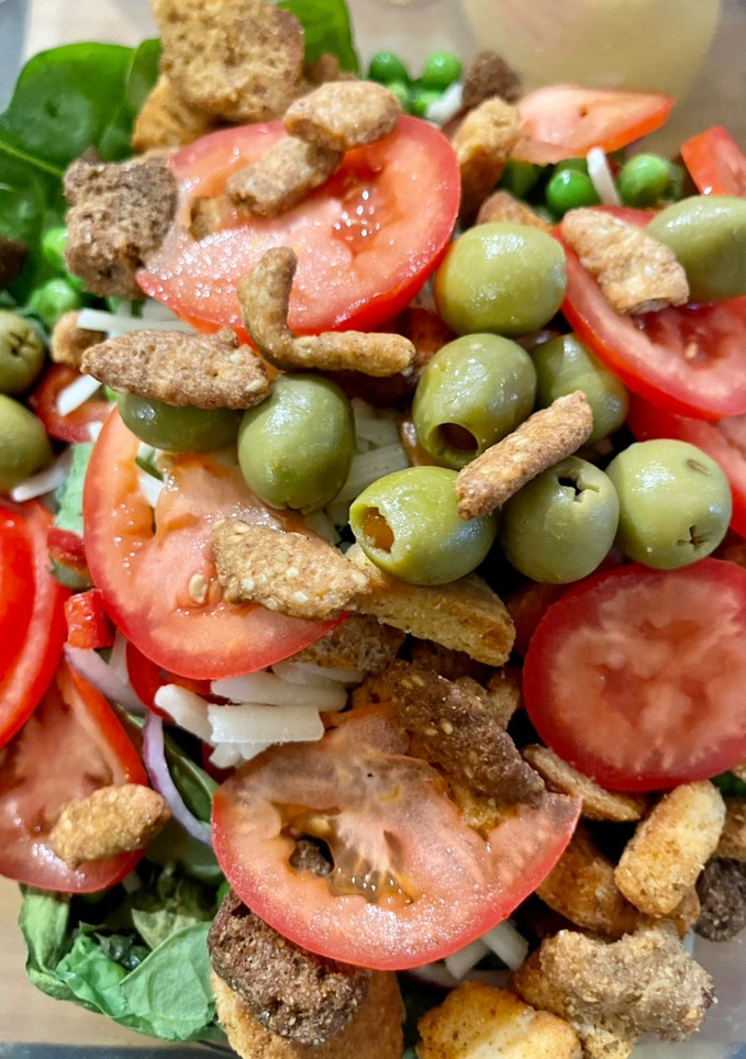 A picture of Summer Salad with Spinach.