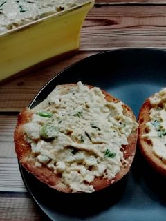 Újhagymás tojáskrém recept fotója