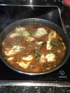 Una foto de Bacalao con algas