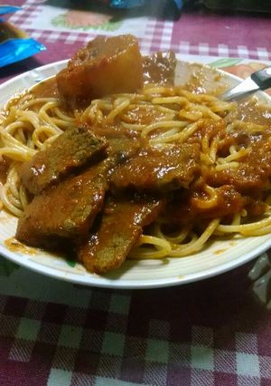 Una foto de Fideitos con carne y papas 😍