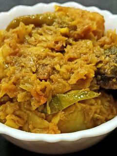 মাছের মাথা দিয়ে বাঁধাকপি (macher matha diye bandhakopi recipe in Bengali) রেসিপির প্রধান ছবি
