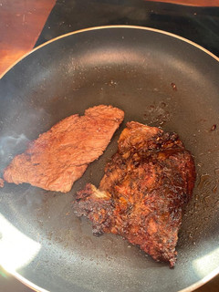 Una foto de Filete de vacuno salteado con orégano y mantequilla