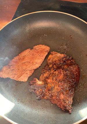 Una foto de Filete de vacuno salteado con orégano y mantequilla
