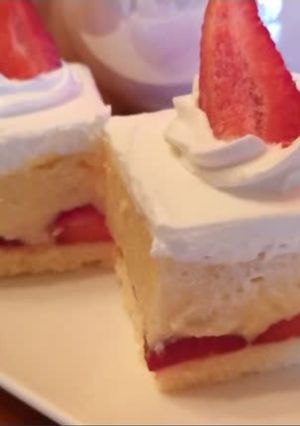 Mentes tejszínes epres krémes recept fotója