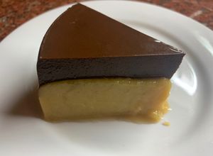 Una foto de MOUSSE de CHOCOLATE y MANGO (con leche de almendra)