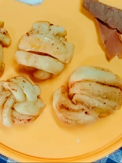 Cinnamon rolls செய்முறை முக்கிய புகைப்படம்