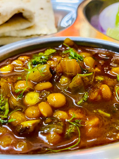 A picture of Dal Kaanda Spicy Bengal Gram and Onion Curry.