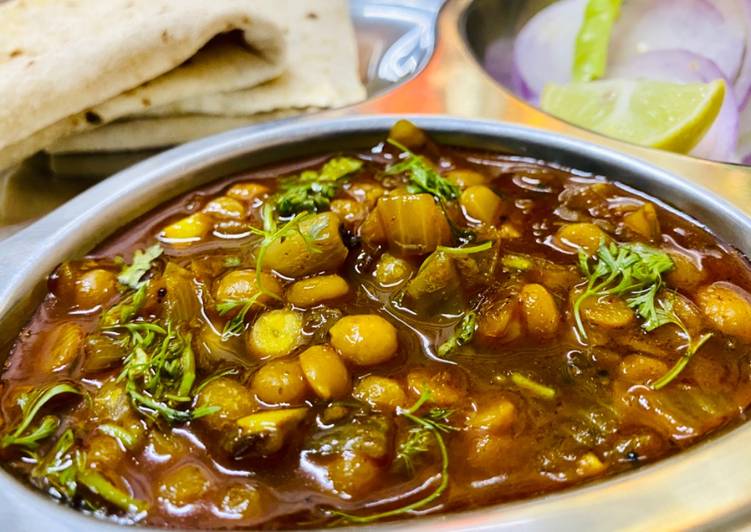 Fresh Dal Kaanda Spicy Bengal Gram and Onion Curry