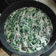 A picture of Creamed Spinach and Mushrooms.