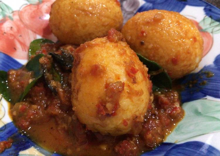 Langkah Mudah untuk Membuat Sambal goreng telur bulat, Bisa Manjain Lidah