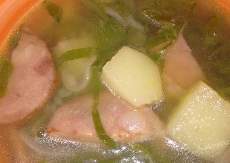 Caldo verde com calabresa