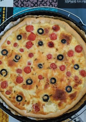 Une photo de Tarte à la tomate 🍅 fromage de chèvre 🐐 et olives