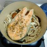 鐵鑄鍋鮭魚香菇炊飯
