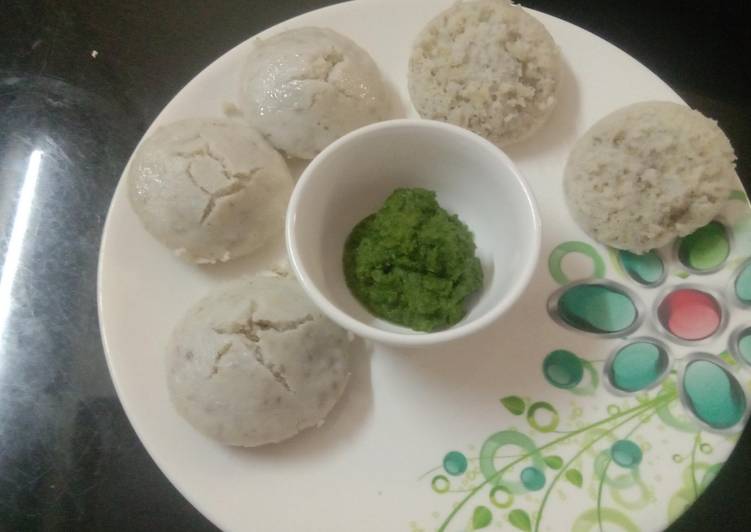 Sprouts idli with green chutney