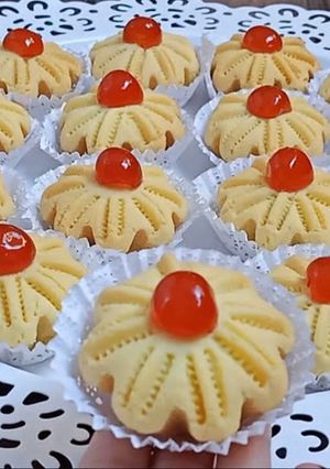 صورة لوصفة حلوة جافة محشية بحشو لذيذ و معسل ،على طريقة أم يارا