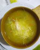 Sopa con caldo de pollo