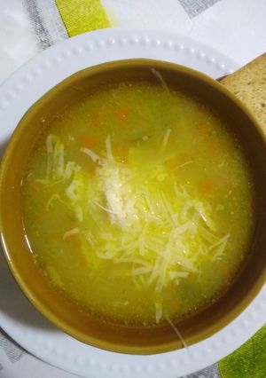 Una foto de Sopa con caldo de pollo