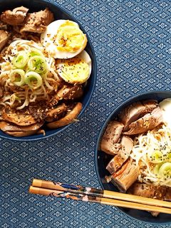Una foto de Ramen con solomillo de cerdo