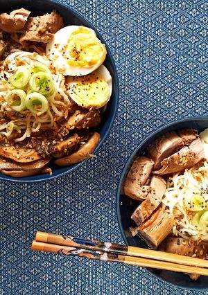 Una foto de Ramen con solomillo de cerdo
