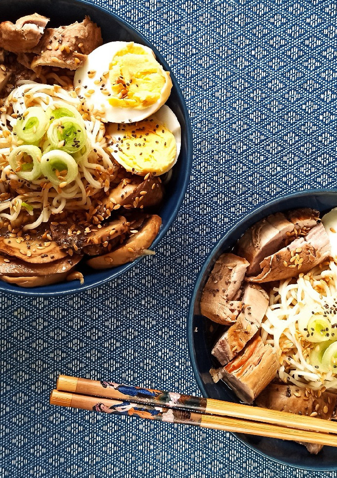 Una foto de Ramen con solomillo de cerdo