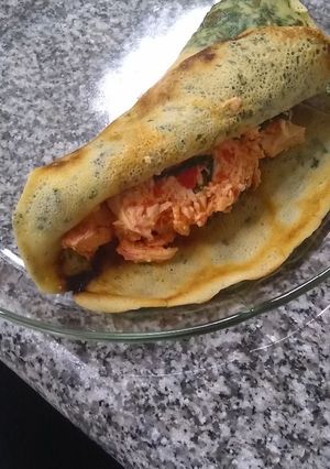 Una foto de Panqueques de acelga rellenos de pollo