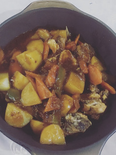 A picture of Chicken Afritada.