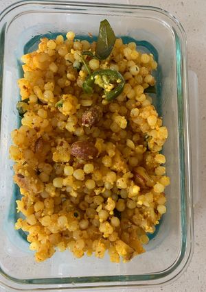 સાબુદાણા ની ખીચડી (Sabudana Khichdi Recipe In Gujarati) રેસીપી મુખ્ય ફોટો