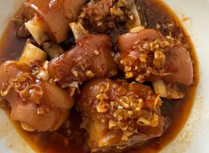 Hình của món Giò heo xào sả ớt.