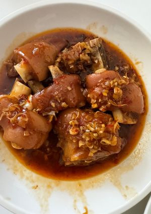 Hình của món Giò heo xào sả ớt.