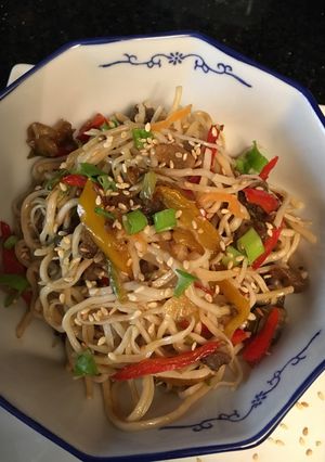 Una foto de Fideos con vegetales