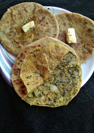 આલુ પૂદીના પરાઠા (aloo pudina paratha recipe in gujarati) રેસીપી મુખ્ય ફોટો