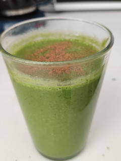Una foto de Smoothie verde con pocos ingredientes