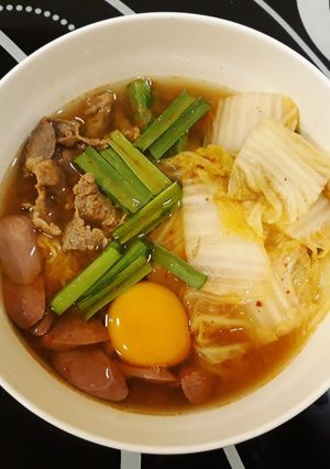 Hình của món Mì kim chi thịt bò.