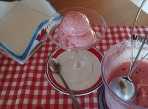 Foto di Gelato light alla fragola con yogurt greco🌷