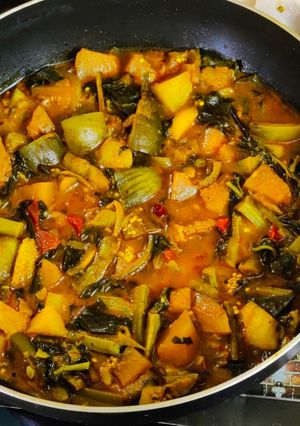 A picture of Mixed vegetable with Malabar spinach.