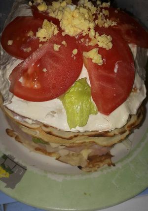 Una foto de Torre de panqueques con fiambre