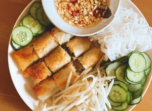 Hình của món Bún chả giò.