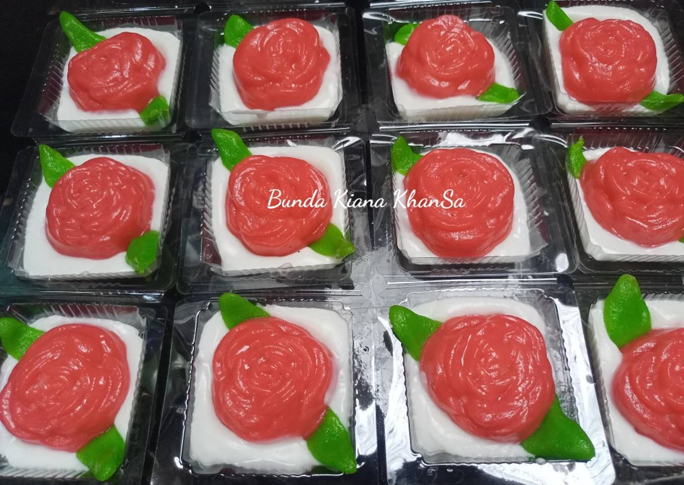 Kue Putri Mandi Merah Putih