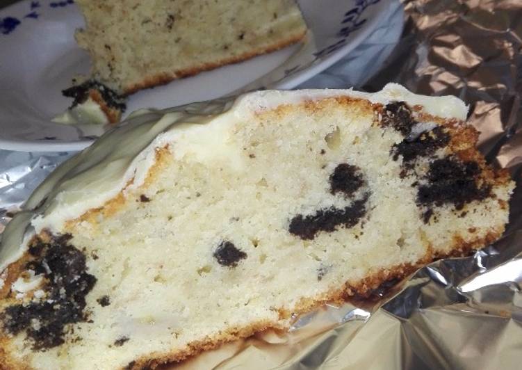 Bizcocho de yogur de plátano con plátano y oreo