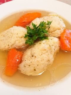 Pulykahúsleves grízgaluskával recept fotója