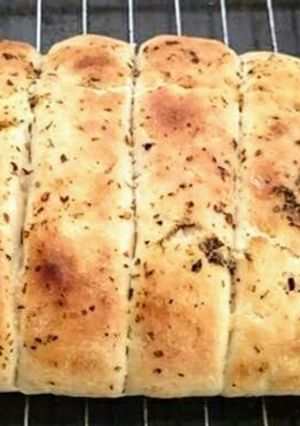 A picture of Domino's style Garlic Bread.