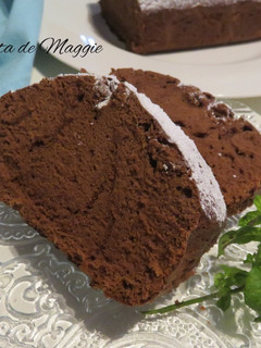Una foto de Bizcocho de claras y chocolate