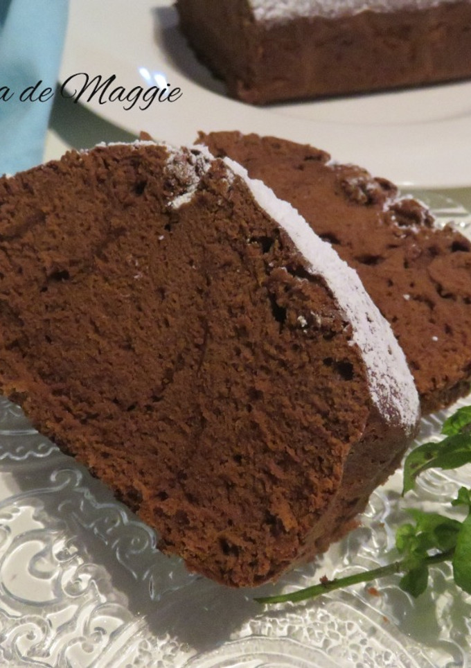 Una foto de Bizcocho de claras y chocolate