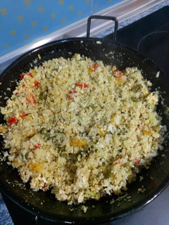 Una foto de Arroz 3 delicias de coliflor 😋